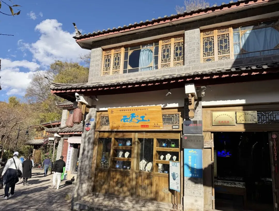 丽江云天工珐琅彩银器文化传播有限公司。(丽江融媒记者 张小秋 摄)
